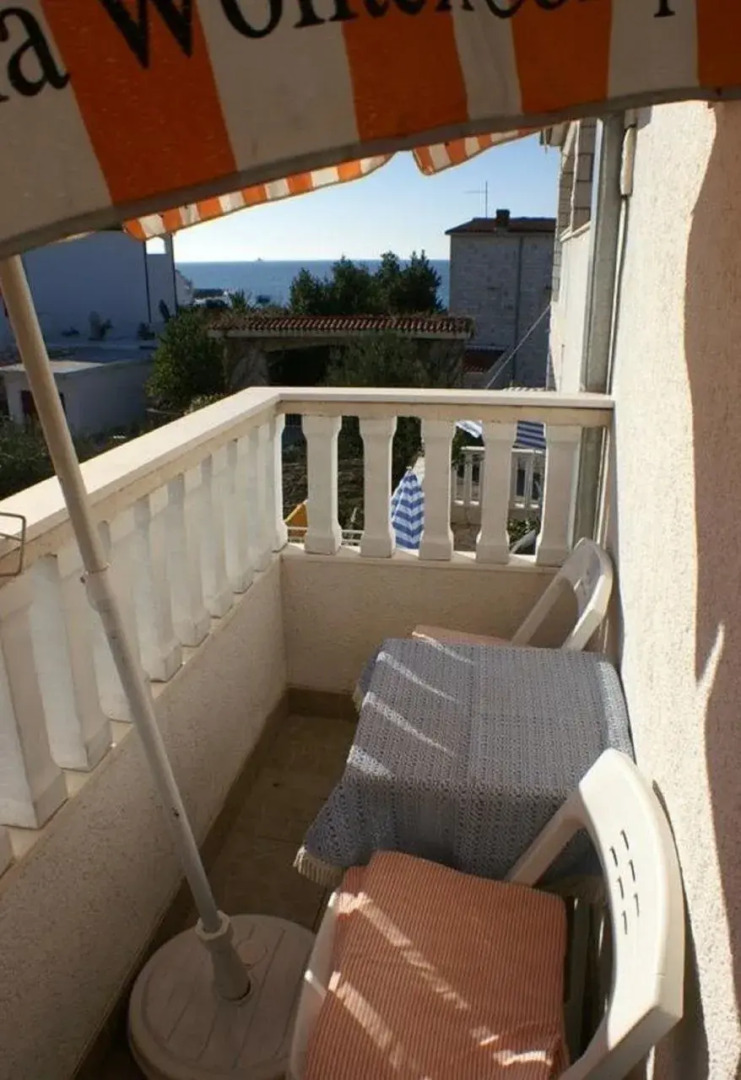 Apartment Amalija - 50m close to the sea: A3 posebni Rogoznica, Riviera Sibenik