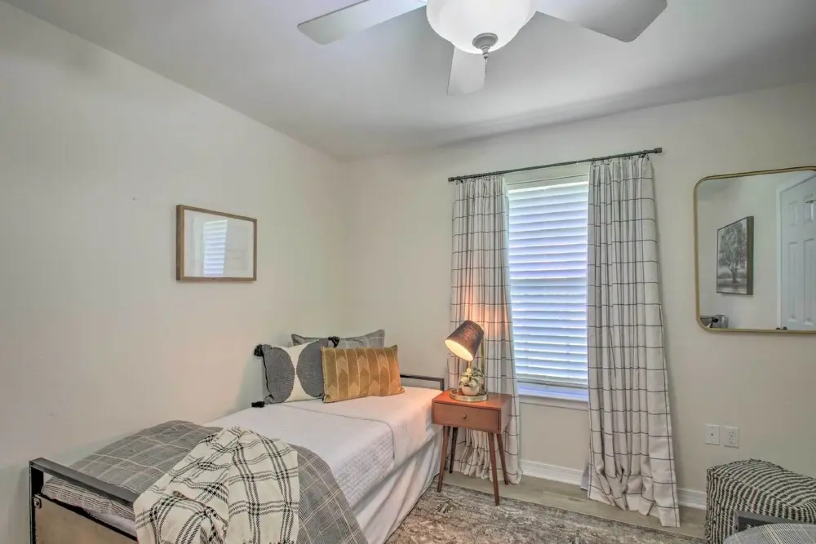 Cozy-modern Pensacola Home: Large Yard, Grill