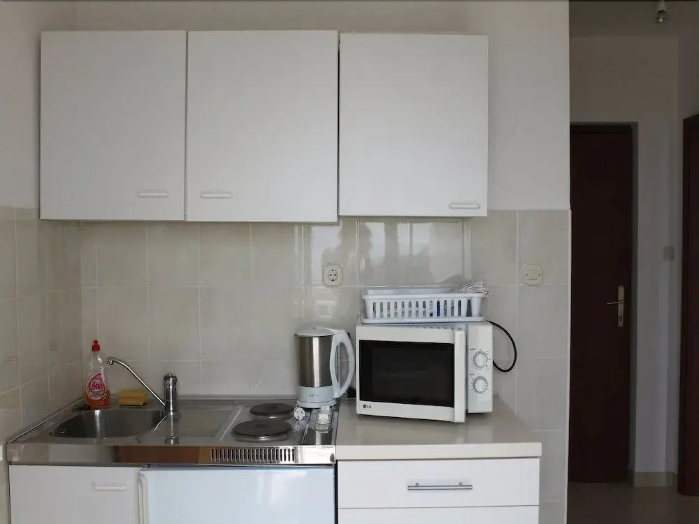 Apartments and Rooms Mladenka