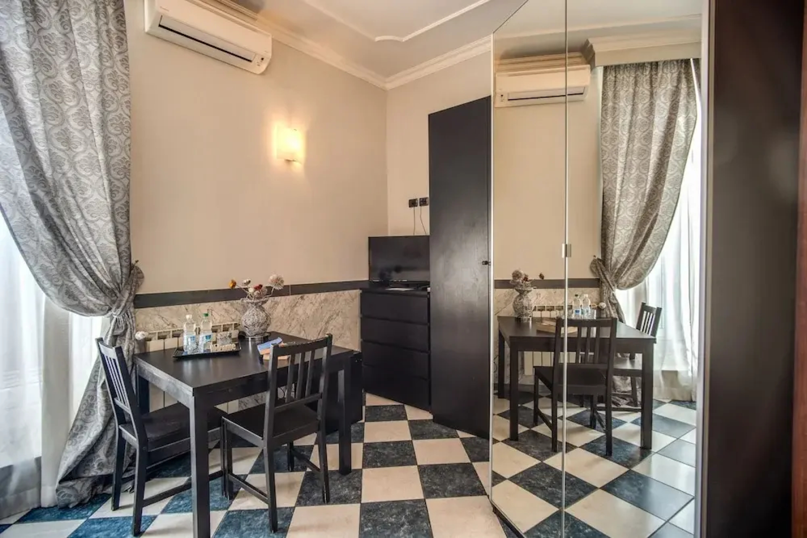 Adas Hotel