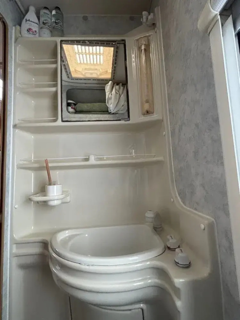 Motorhome in Hinckley- Sleeps 3- Pet Friendly