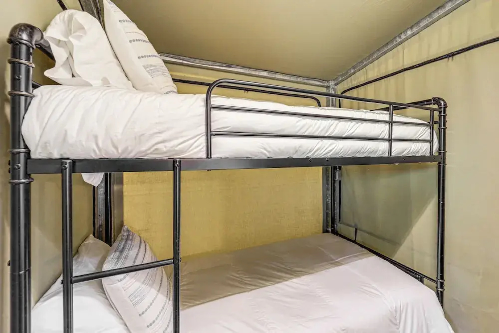 Mtn-view Deck: Scenic Glamping Getaway Near Boone!