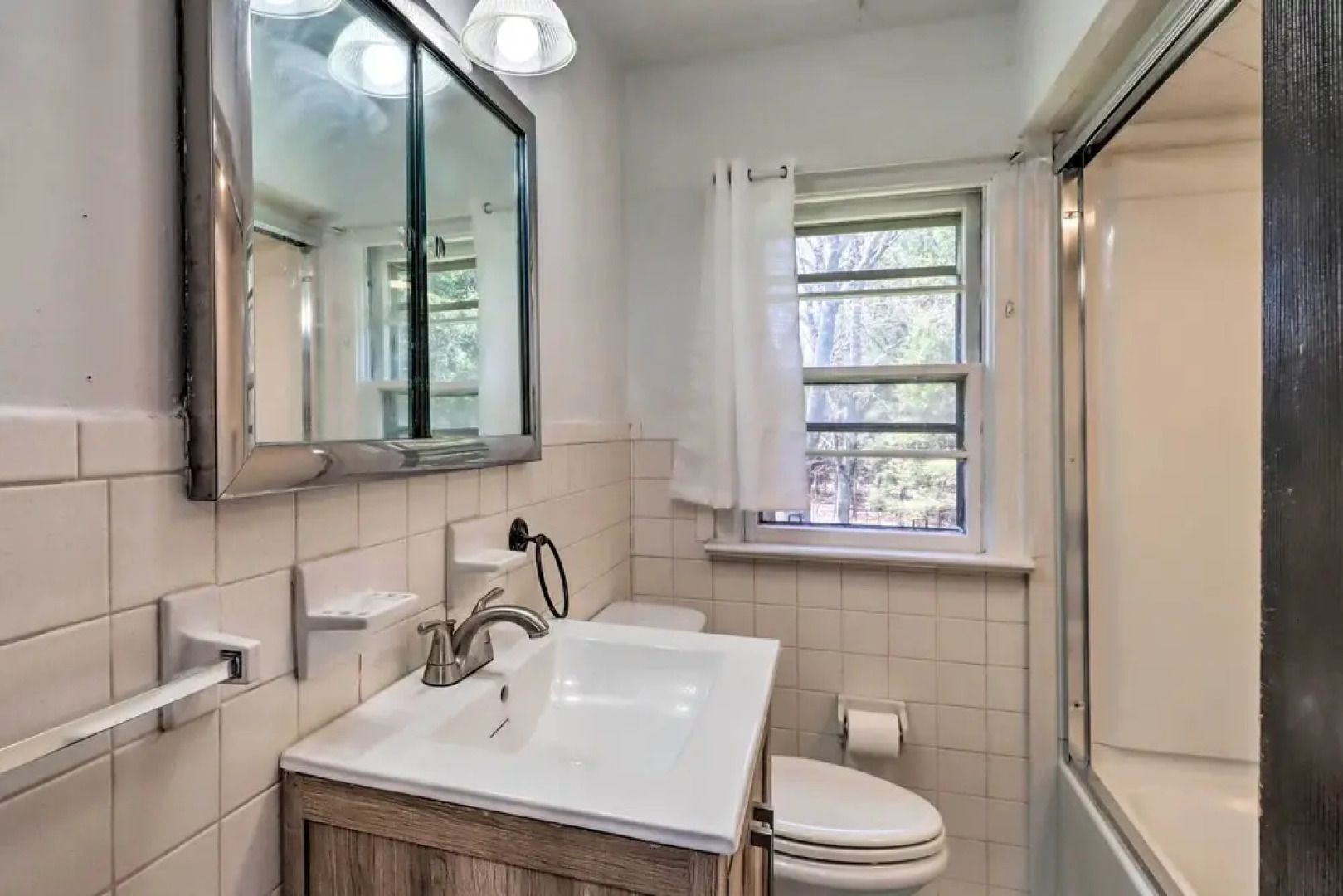 3 Mi to Lake: Spacious Tobyhanna Home & Guest Home