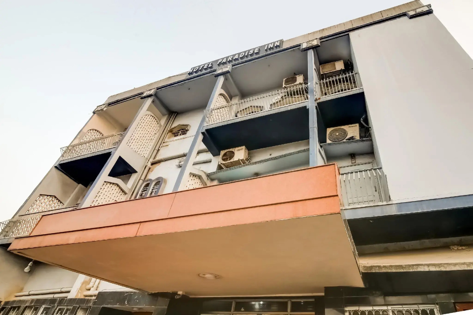 OYO Flagship 77618 Hotel Paradise Inn