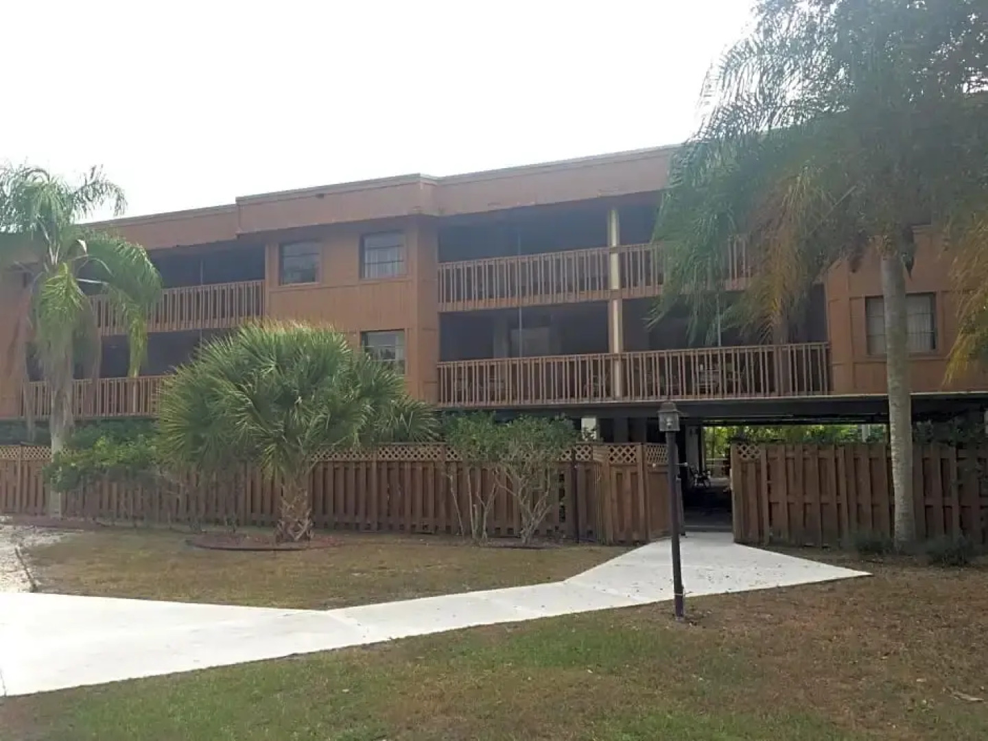 Charlotte Bay Resort And Club