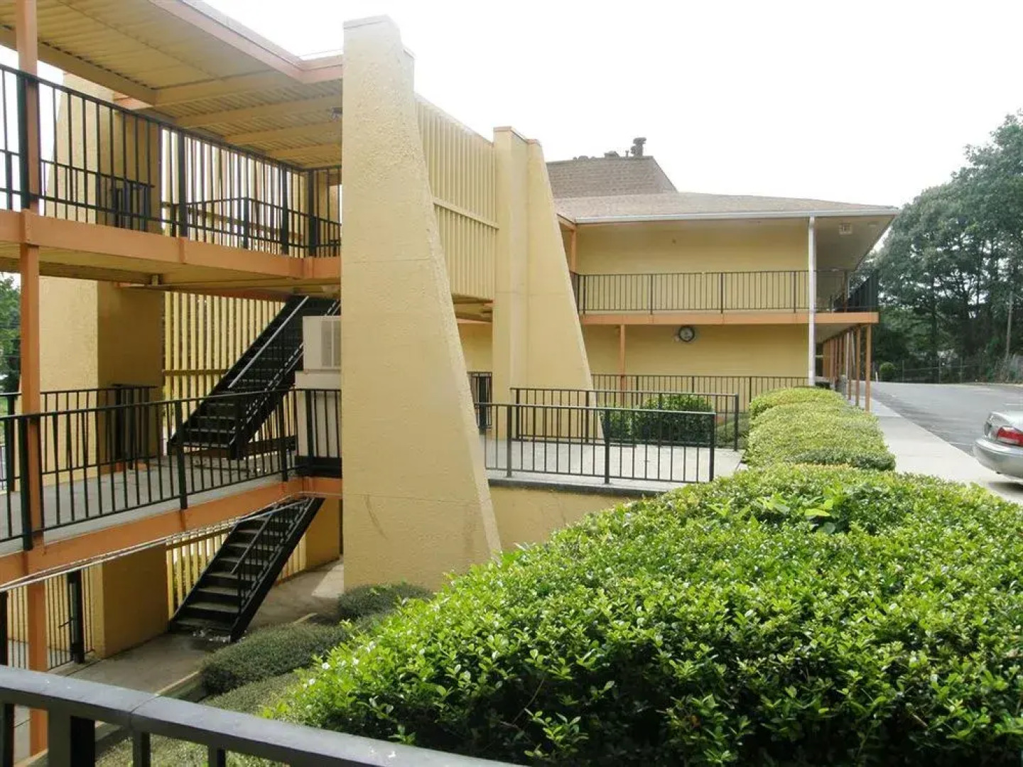 The Economy Inn - Wesley Chapel