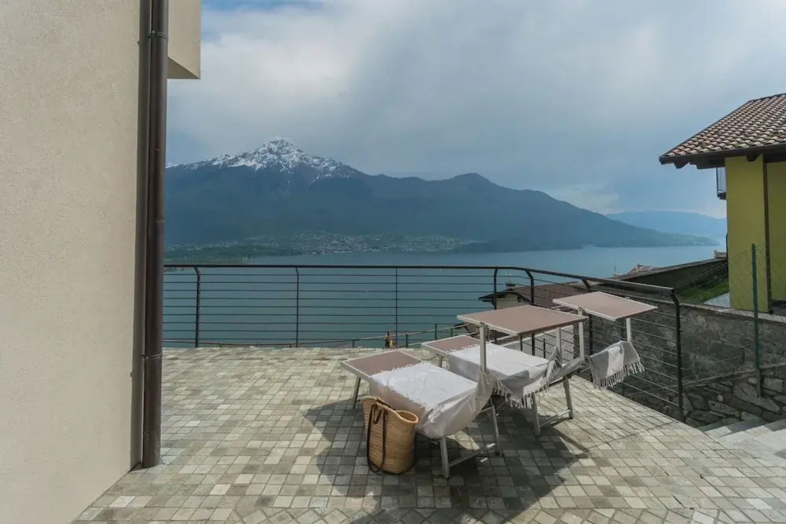 Blooms by the Lake by Rent all Como