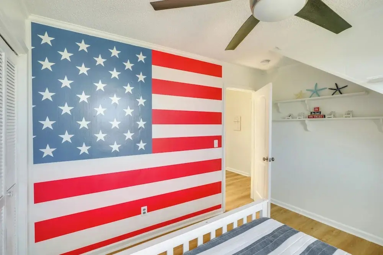 Sunny Corolla Home: Walk to Beach!