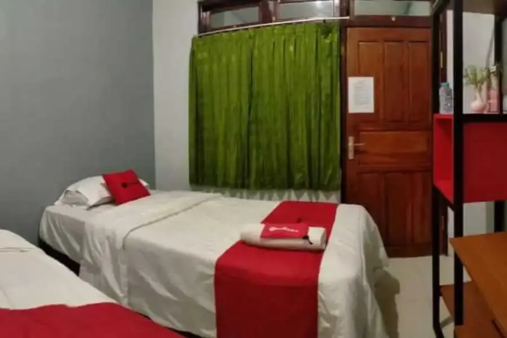 RedDoorz Plus near Alun Alun Sumenep