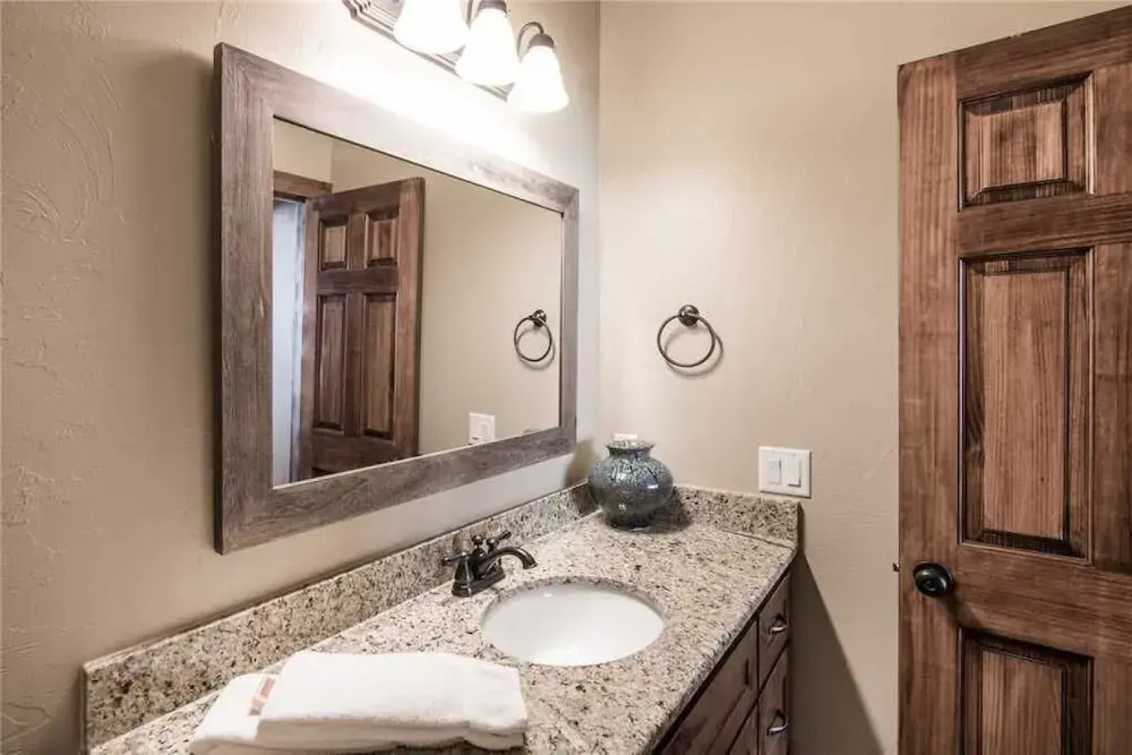 Abbey Lodge - Nine Bedroom Cabin with Hot Tub