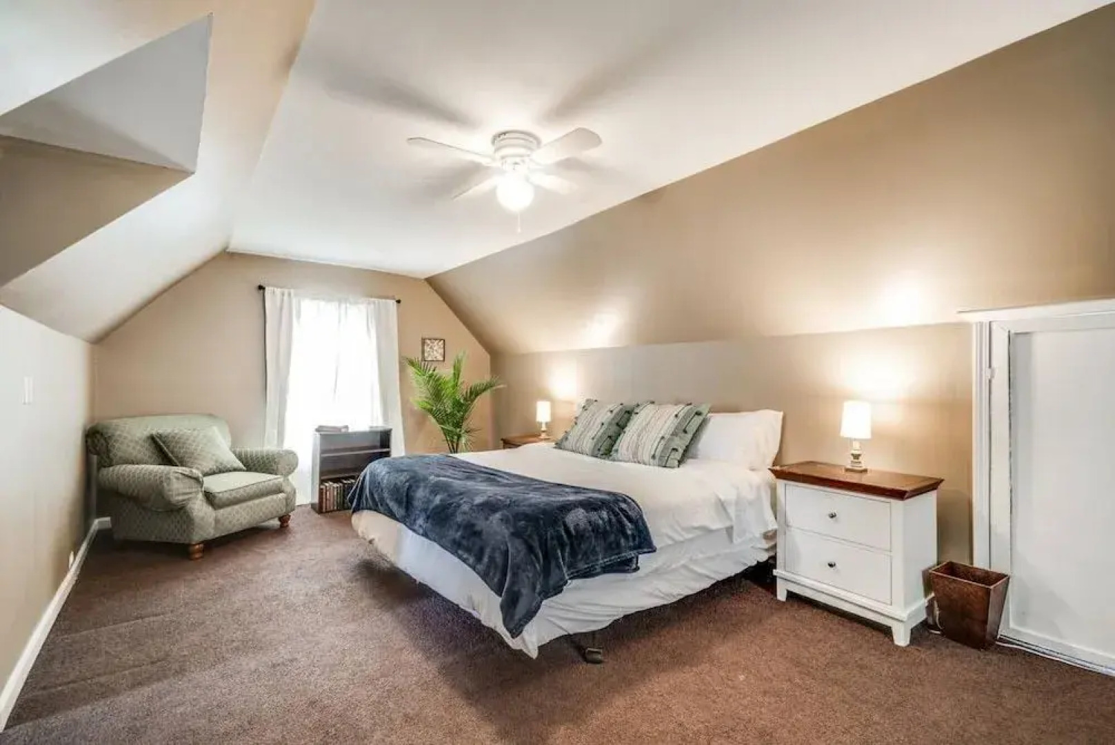 Shiny and comfortable Oakland House