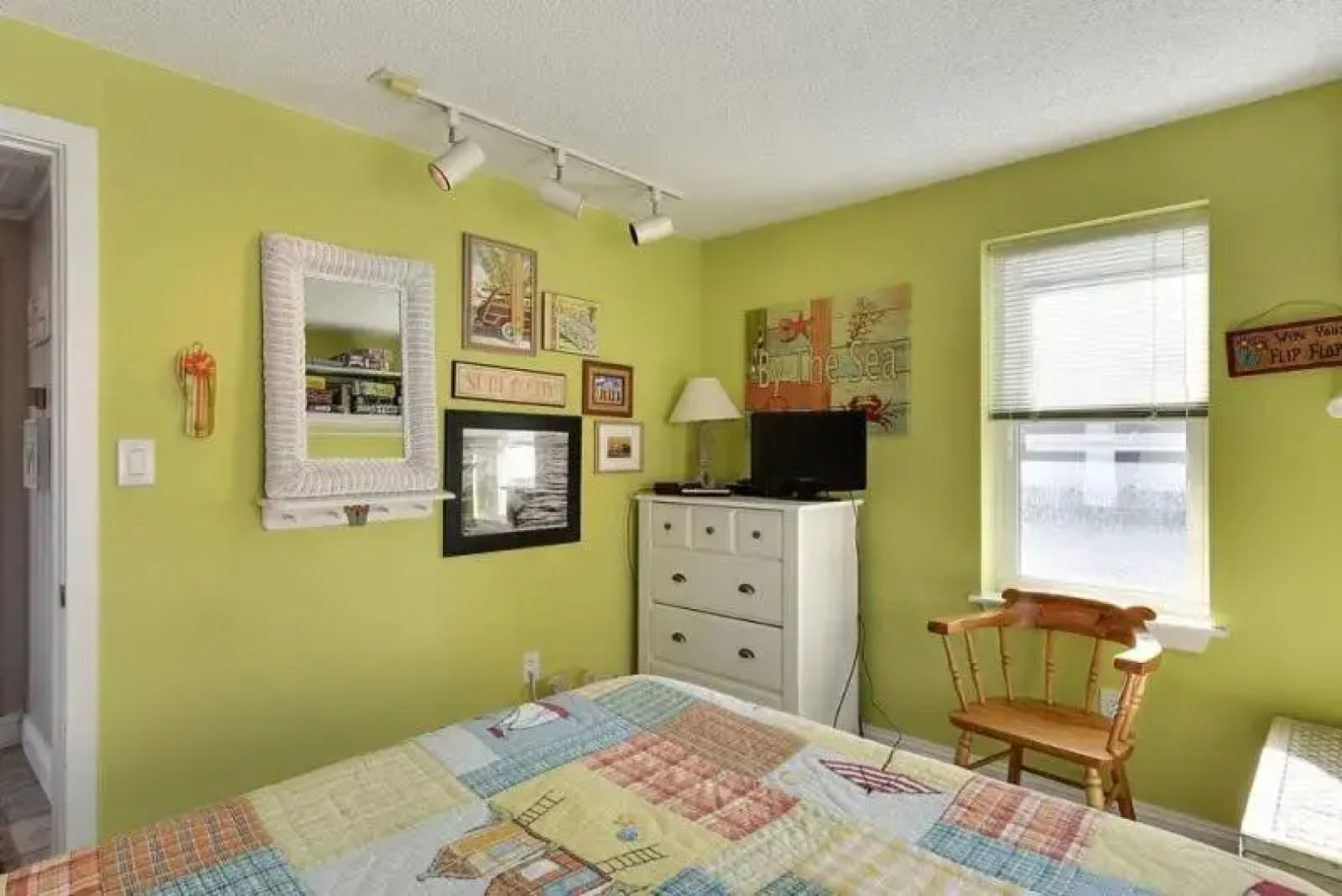 5065 - Flip Flop Inn