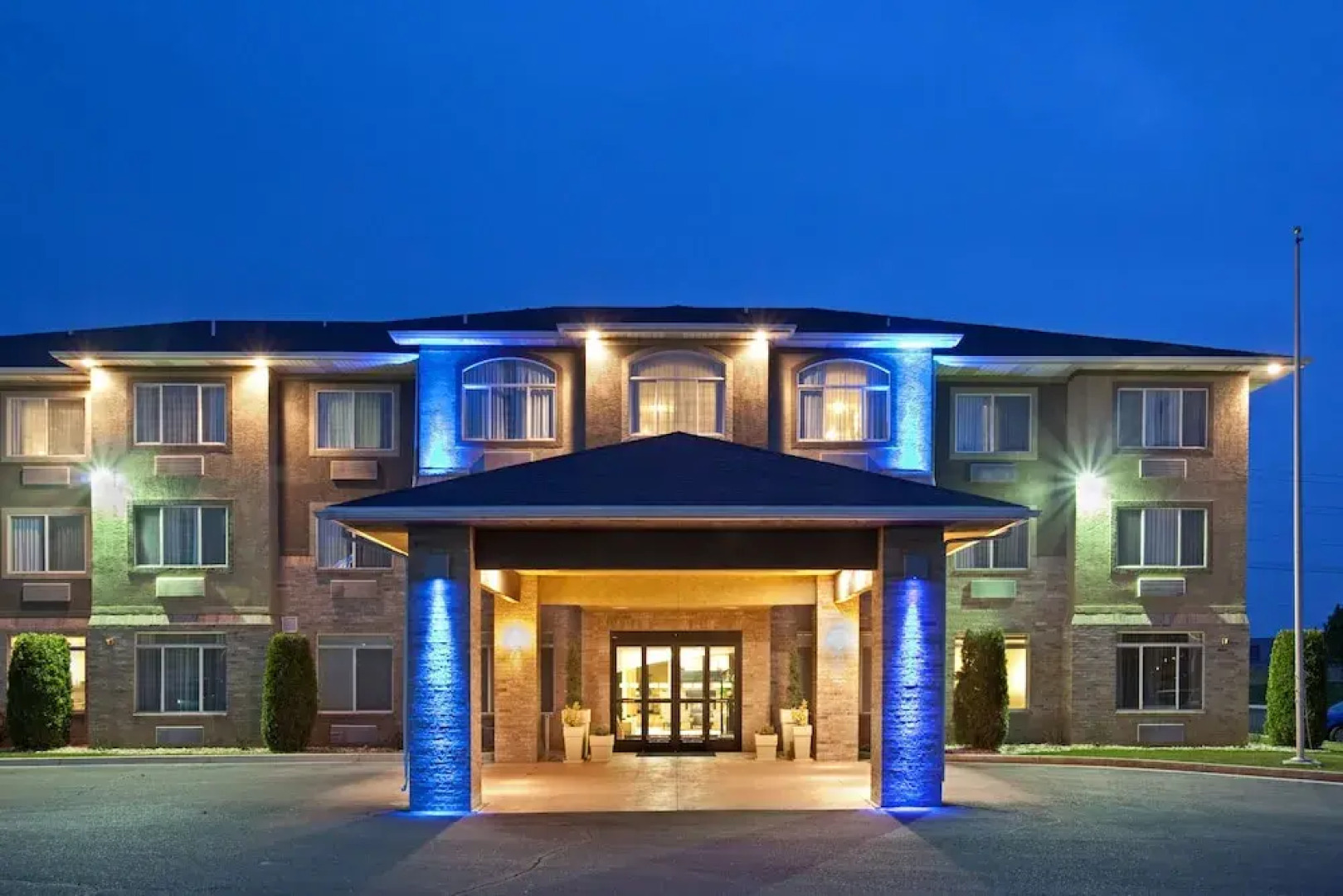 Quality Inn & Suites(.)