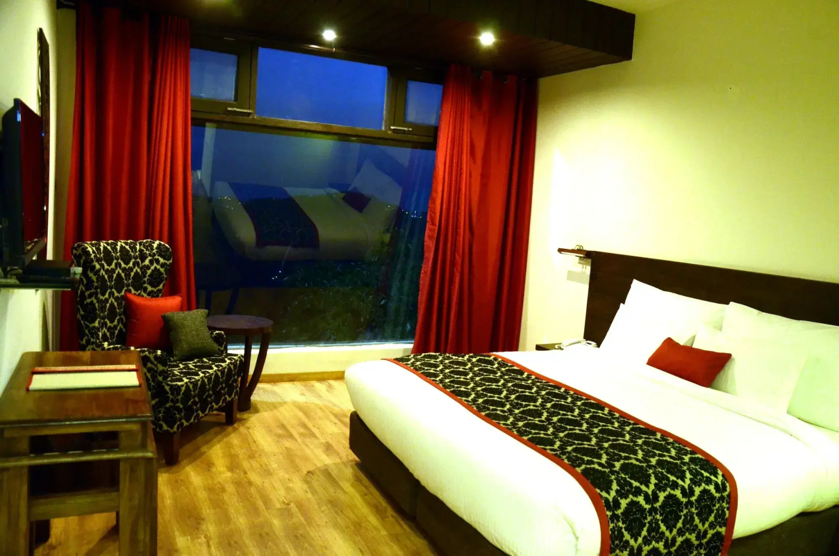 WoodSmoke resort & Spa