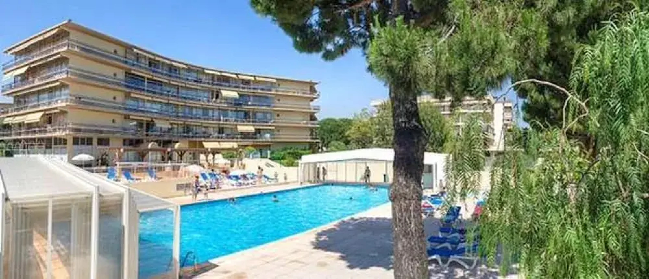 Studio in Saint-laurent-du-var, With Pool Access, Enclosed Garden and