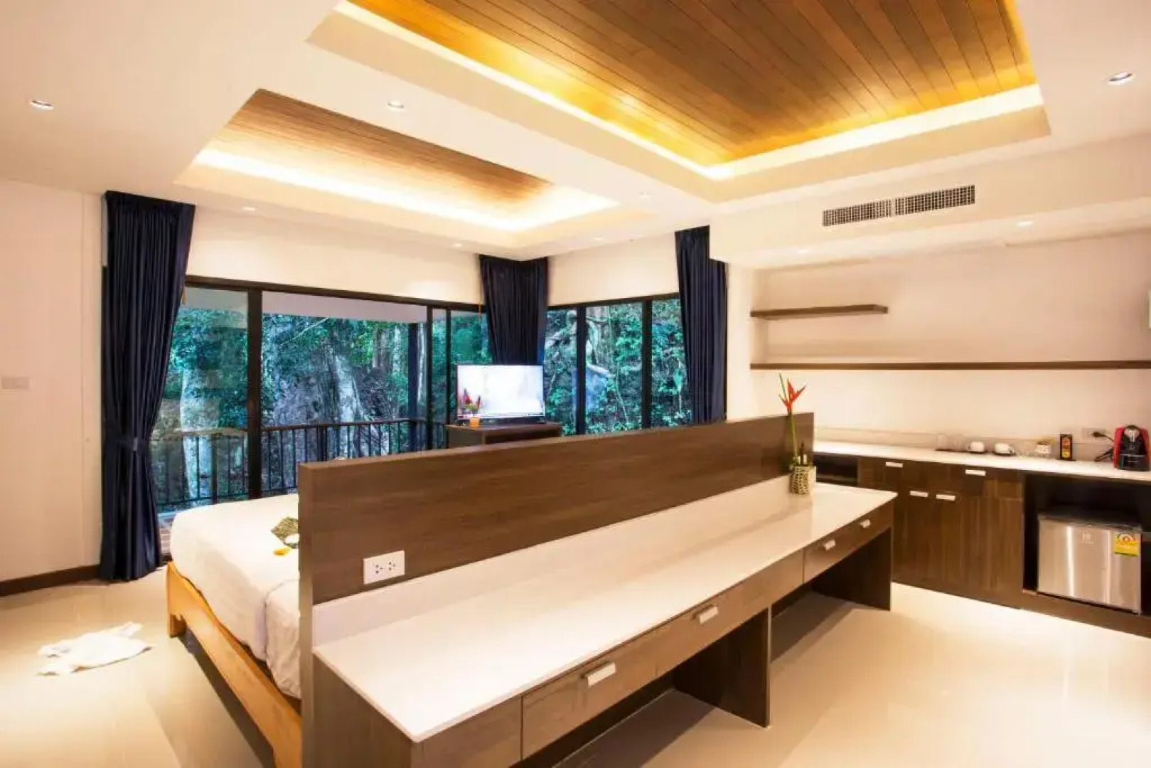 Rock And Treehouse Resort