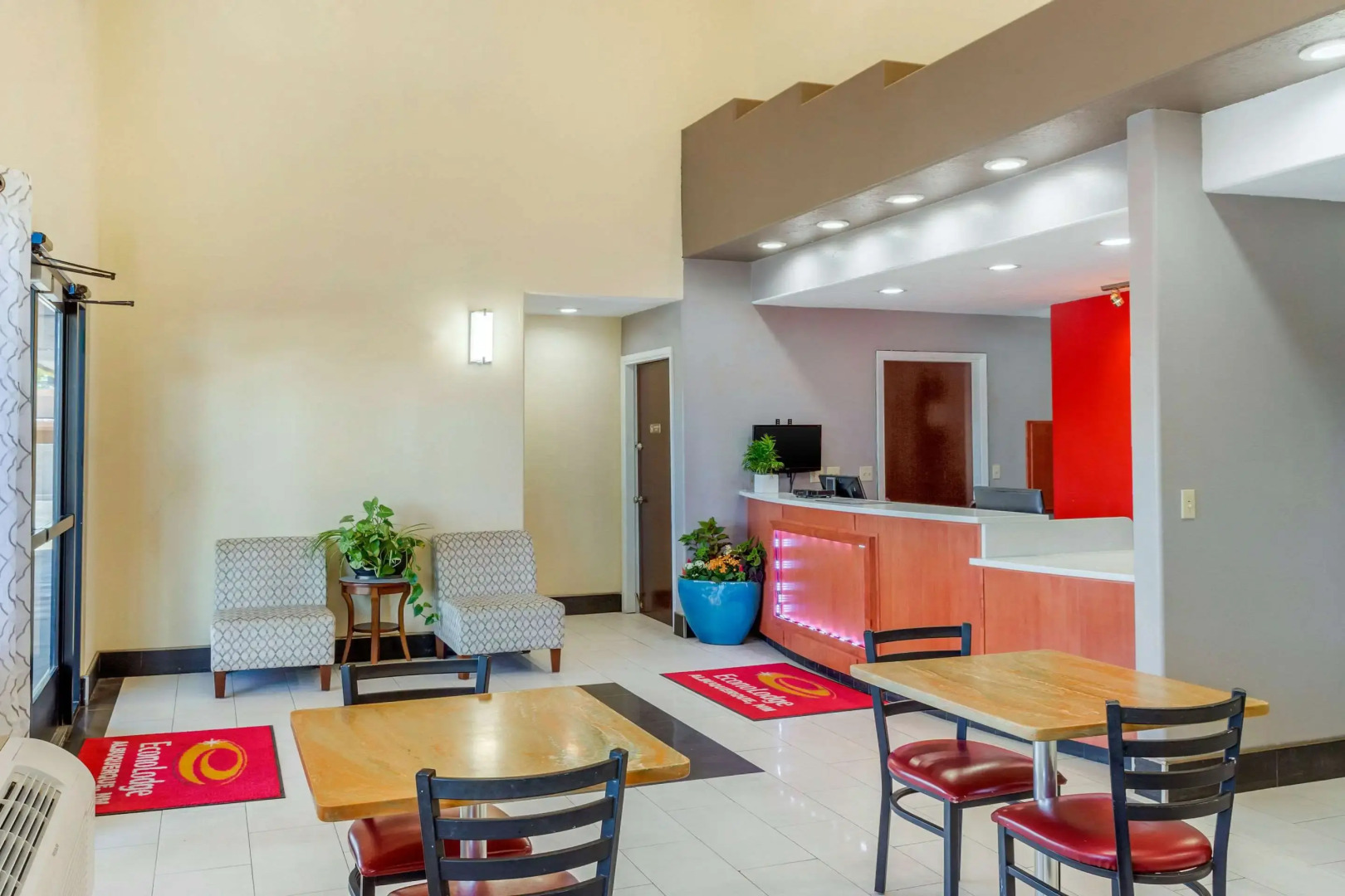 Econo Lodge West - Coors Blvd