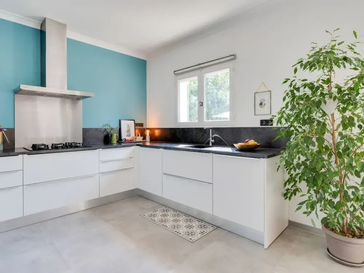 Luxury Modern Villa With Private Pool and Enclosed Garden in the Heart of the Vaucluse