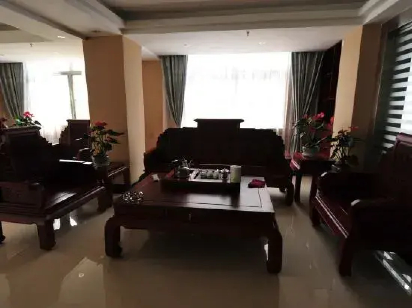 Lifeng Business Hotel