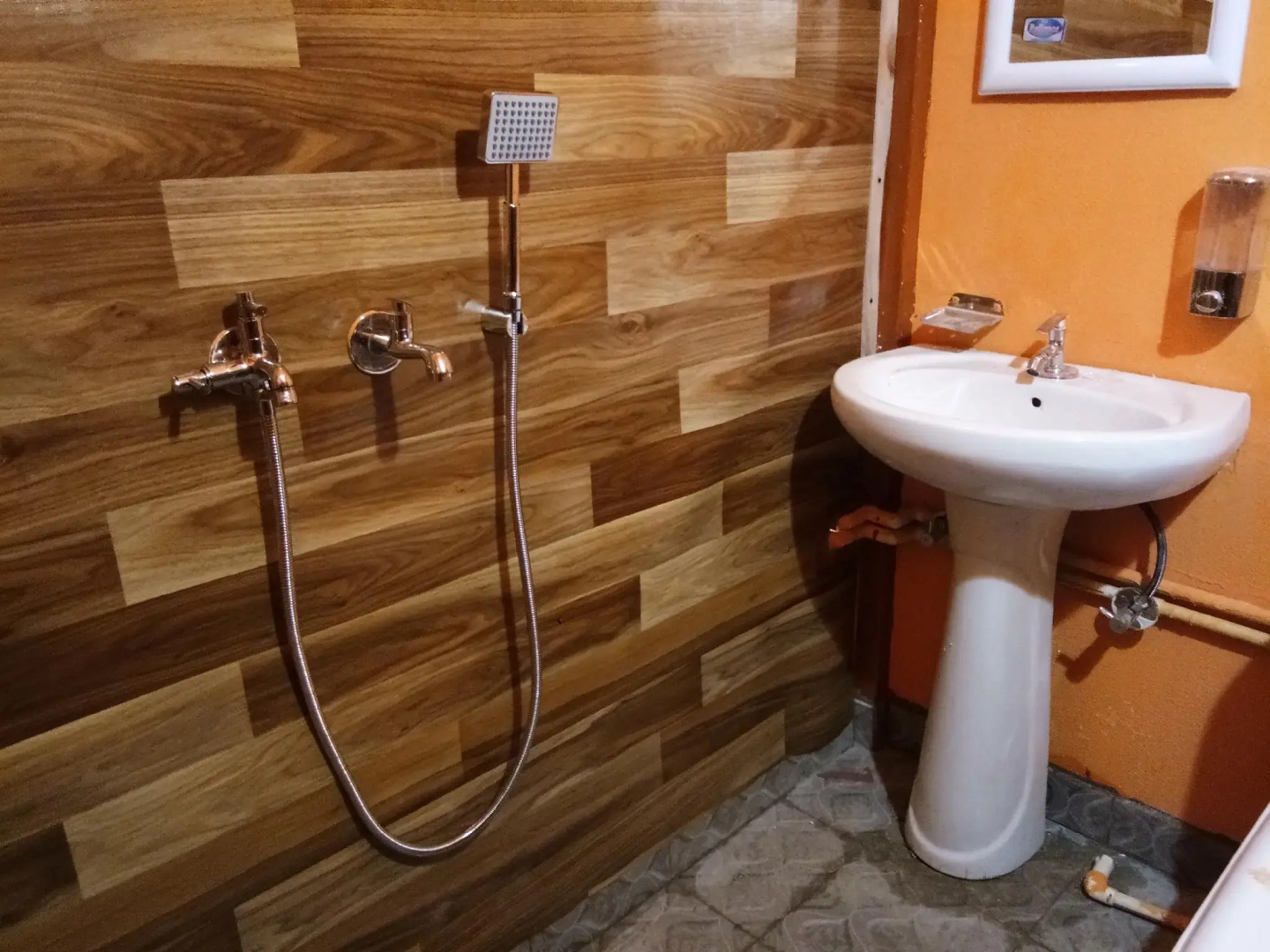 In Apple Estate Kanatal