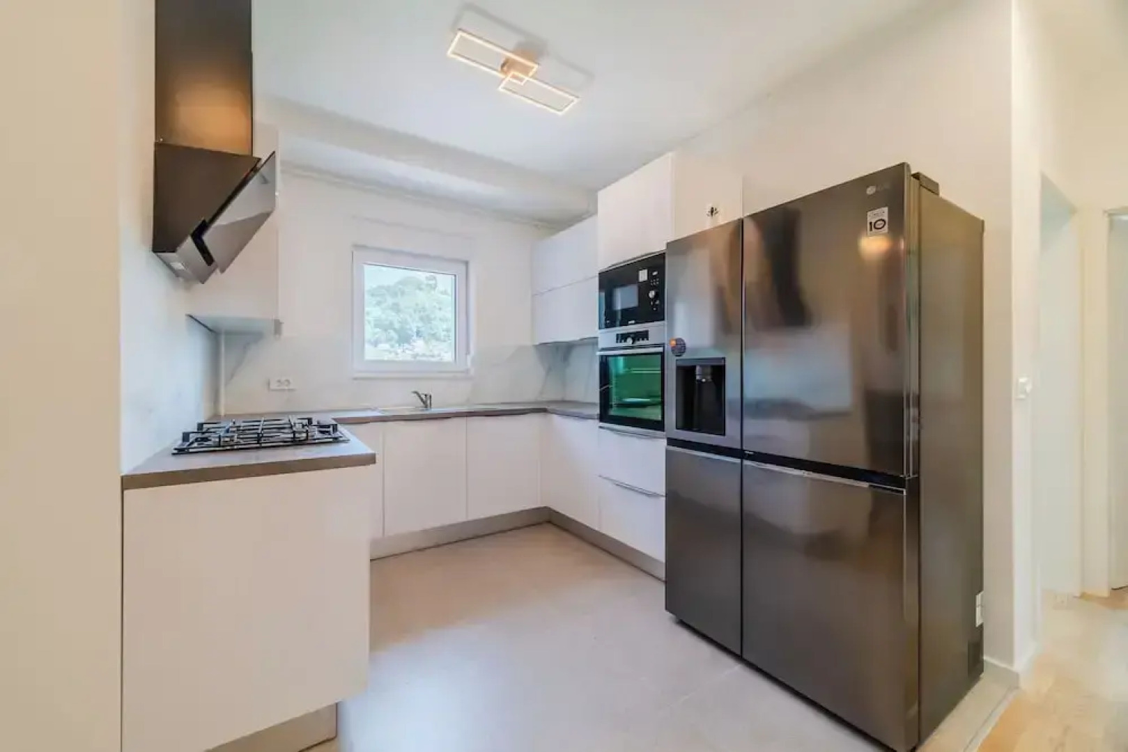 Modern Apartment With Balcony And Garage