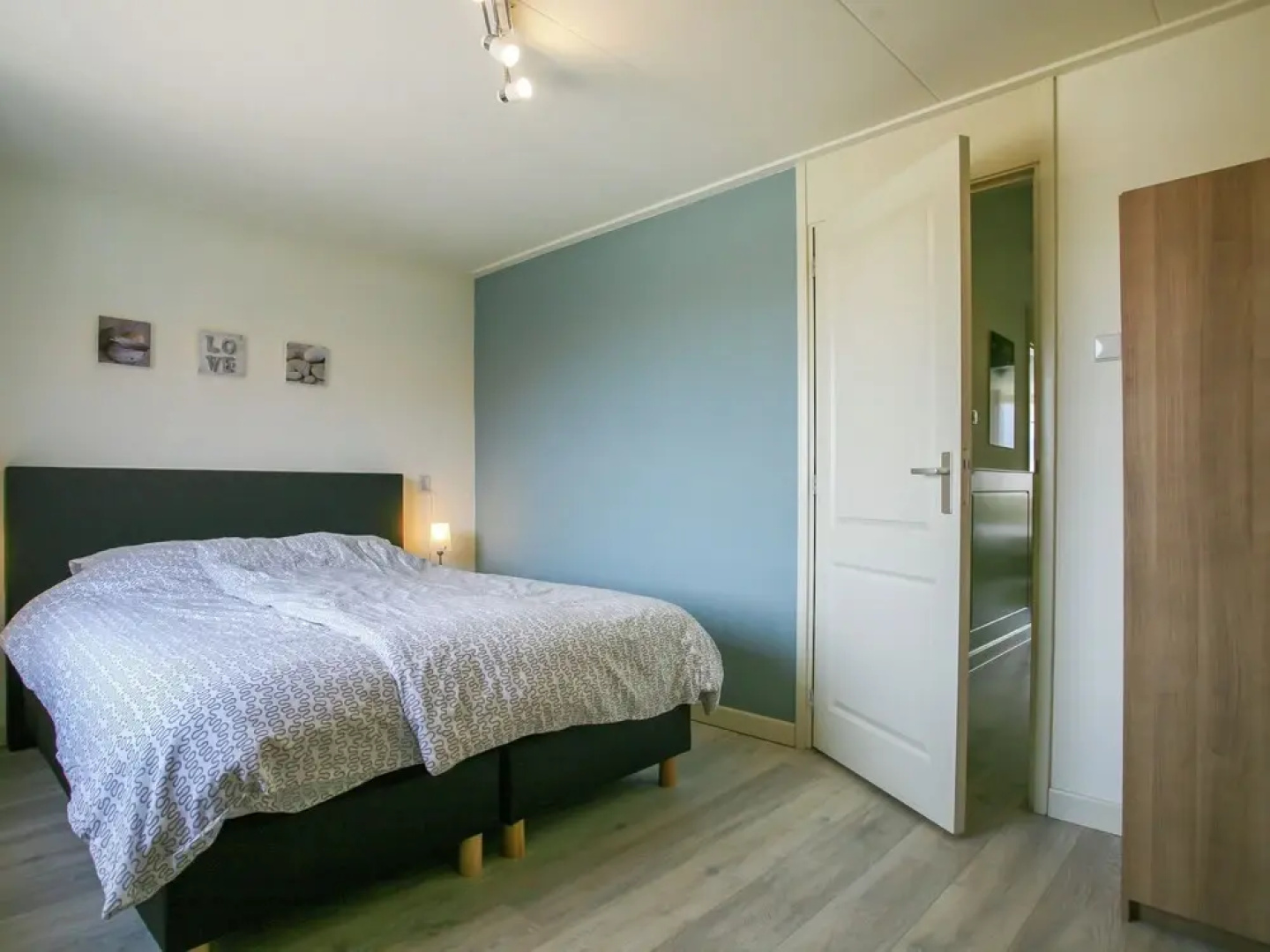 Spacious and Comfortable Holiday Home in Modernised Drive-in House