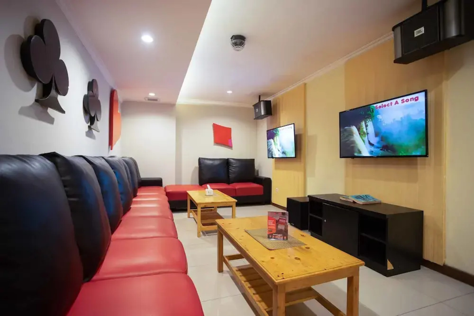 RedDoorz Premium near Kawasan Industri Cikarang