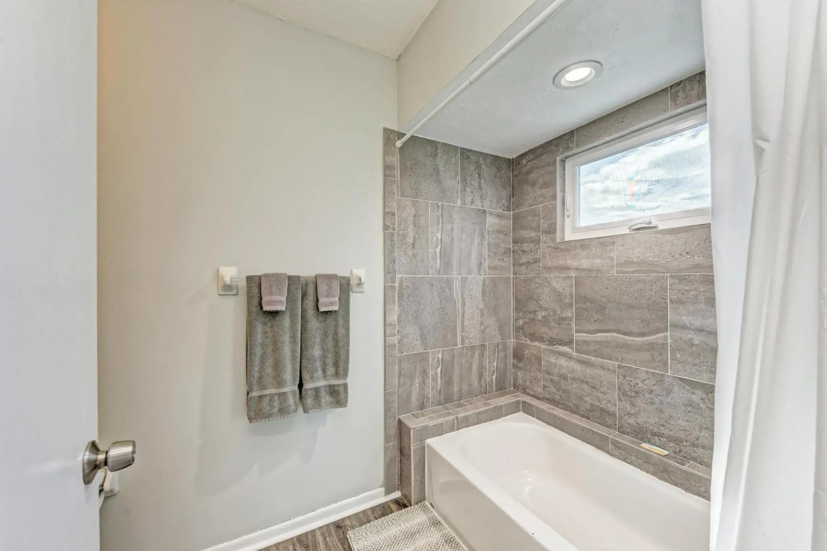 Longboat Key Cedars Beach House-pet Friendly-2 Minute To The Beach