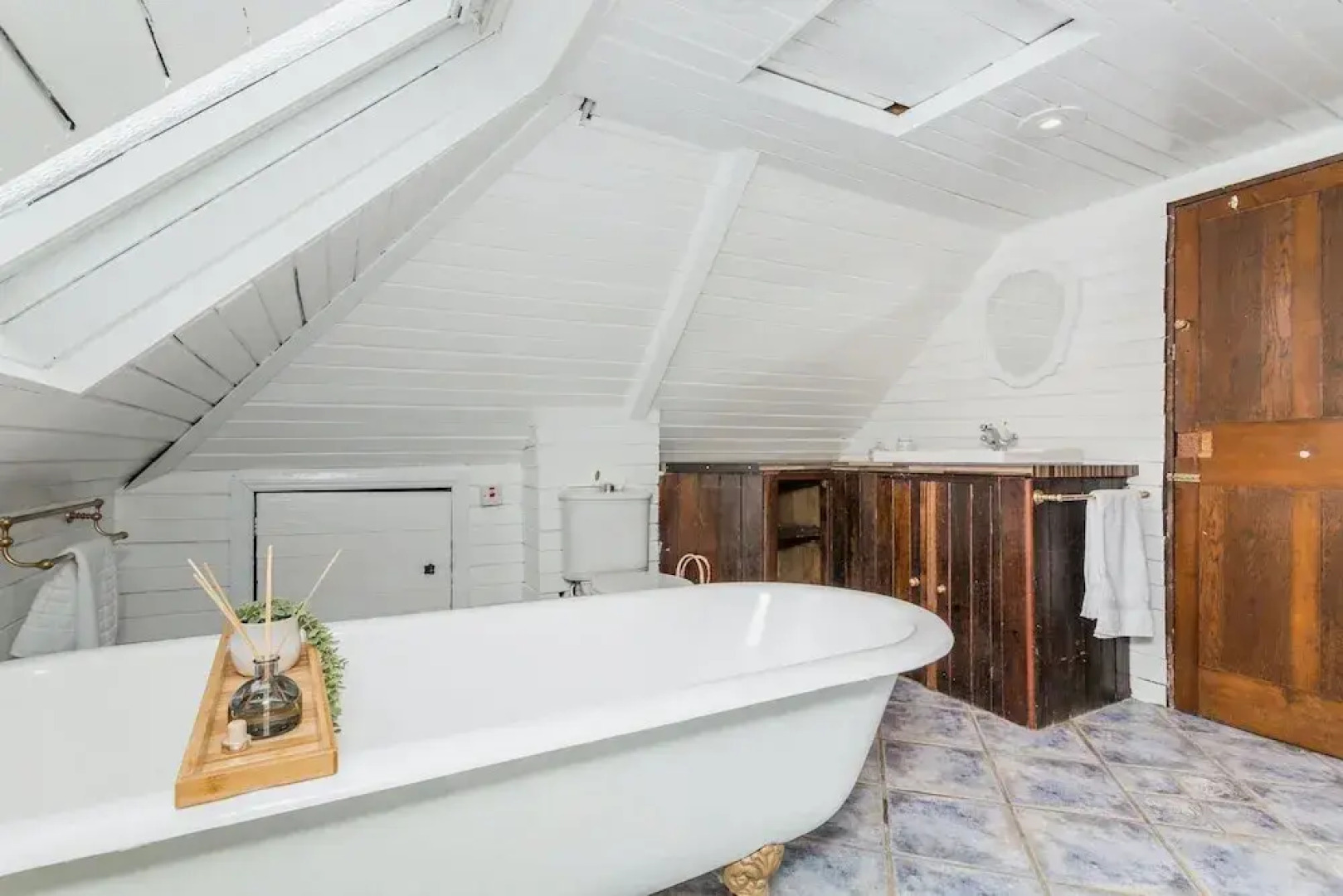 Dyke Farm Barn | By Huluki Sussex Stays