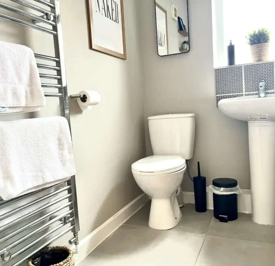 Central Ellesmere -sleeps2 - Parking - Petfriendly