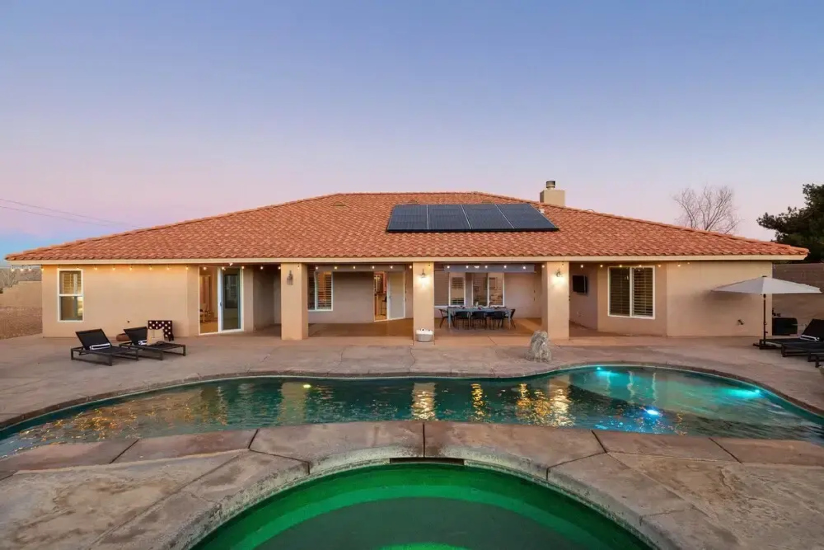 Playa Sol by Avantstay Jtree Oasis w/ Hot Tub & Pool!