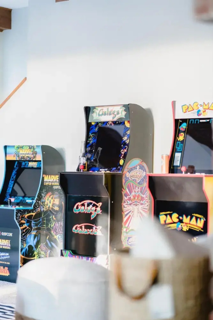 Rivendell - Spacious Home w Pool Arcade Games & Expansive Patio Santa Rosa