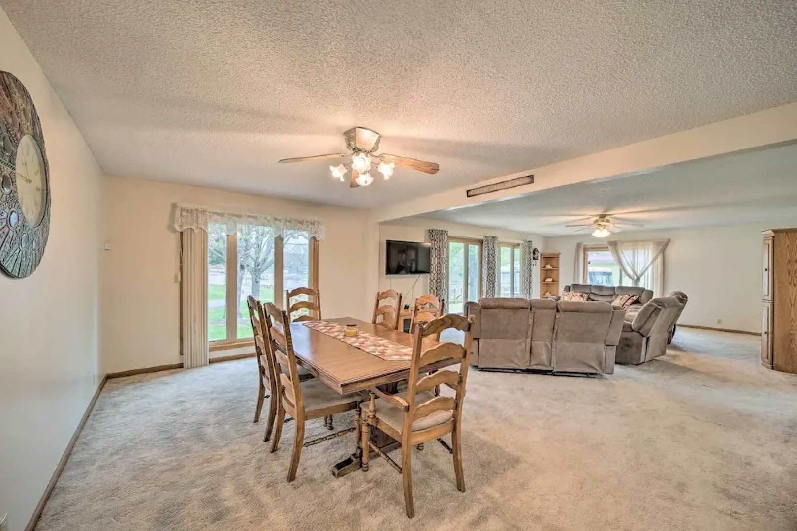 Kayaks & Boat Dock: Waterfront Home in Grove