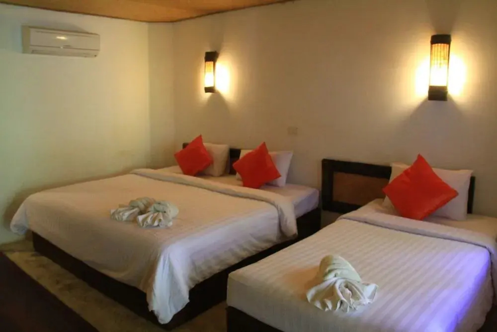 The Hub Erawan Resort