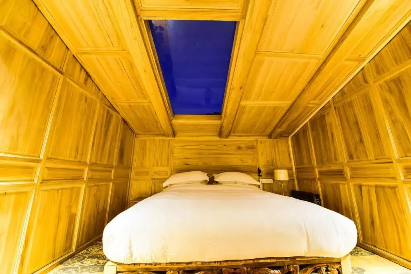 The blue mountains on the moon