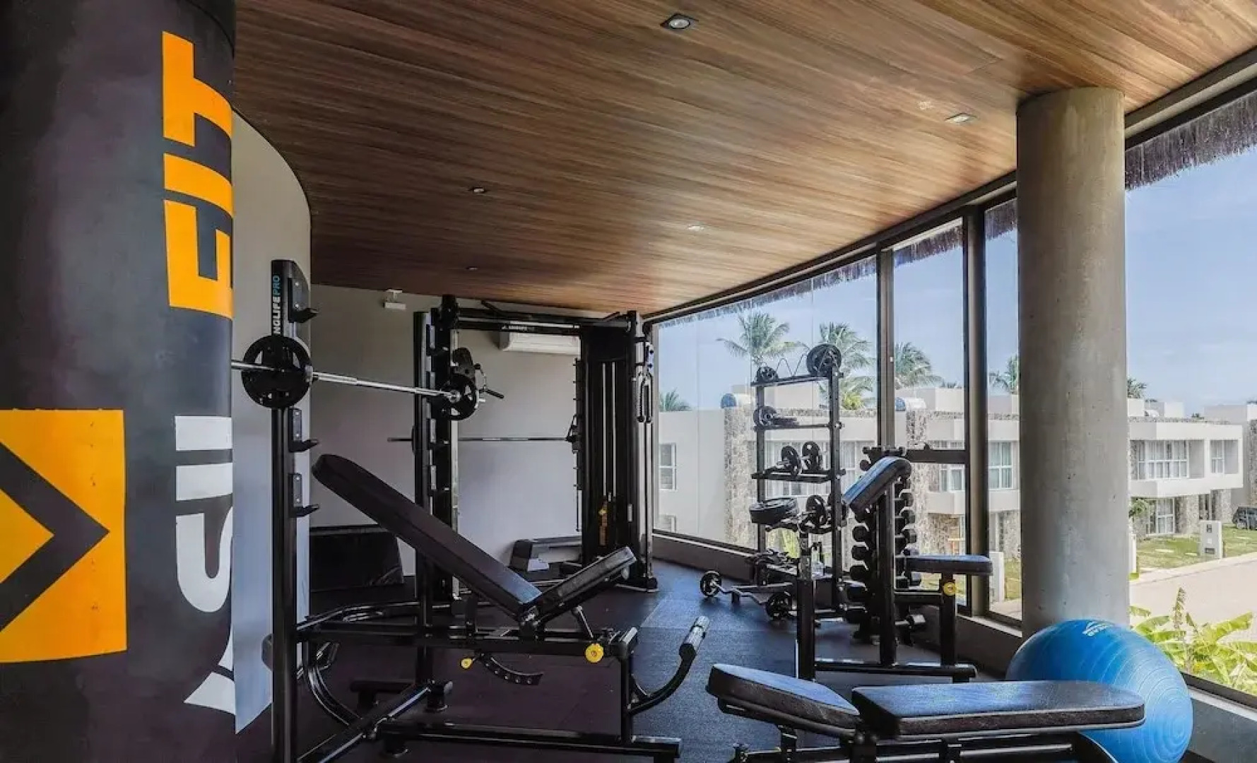 House With Pool at Praia do Marceneiro Nluh0008