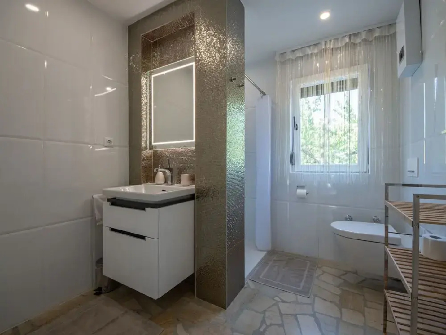 Laurus Tuli Evica in Tuli Evica