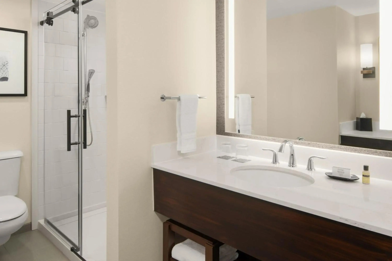 Sheraton Milwaukee Brookfield Hotel