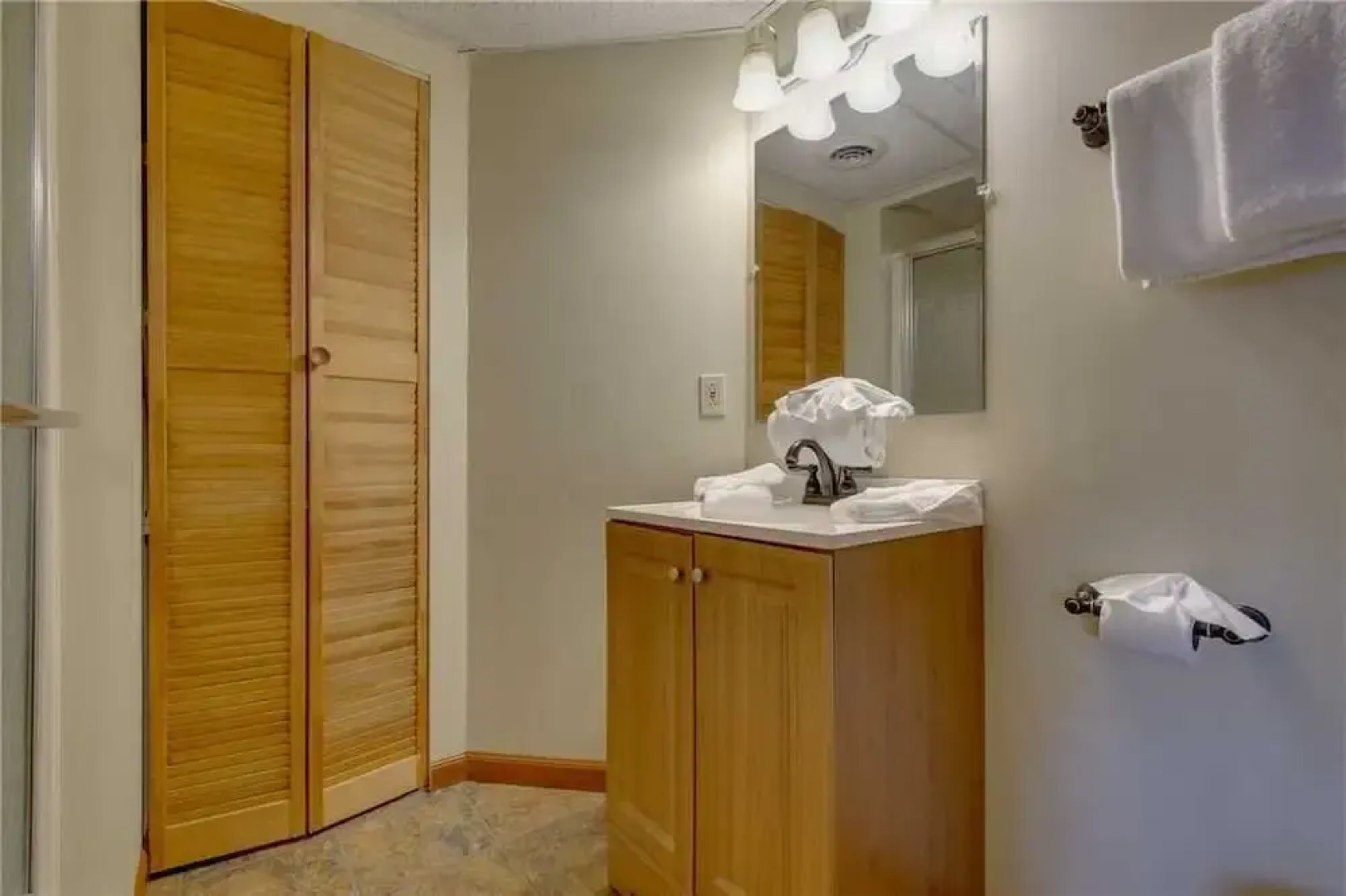 Smoky Mountain Dreams - Three Bedroom Cabin