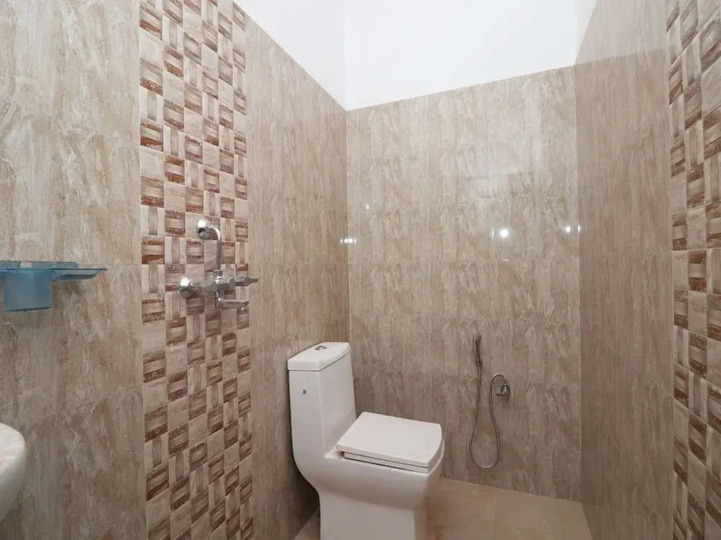 Oyo 23416 Maharaja Hotel