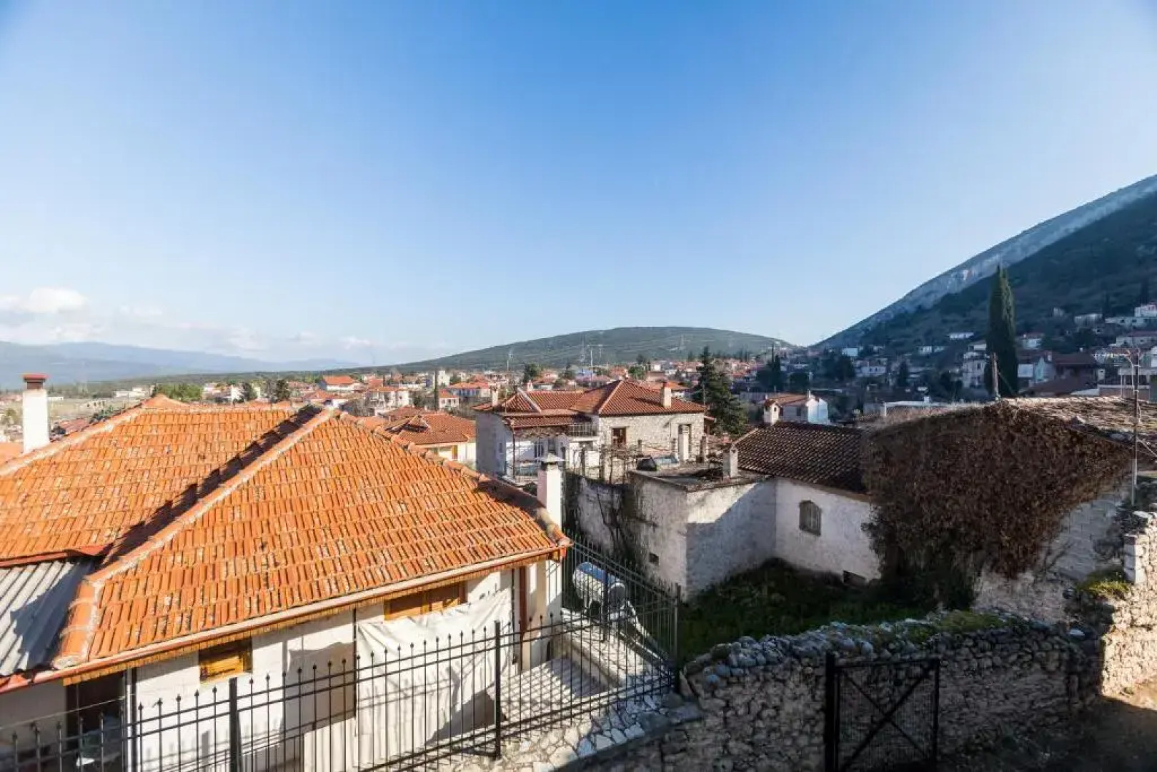 Raise Amfikleia Mountain House