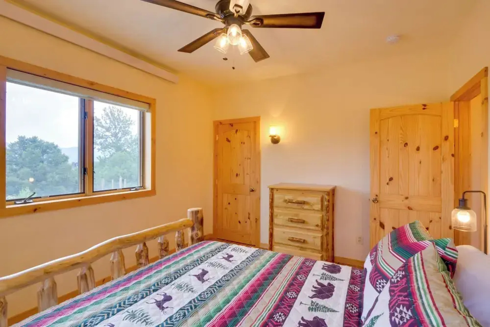 8696: 360 Mtn View & On-site Hiking!