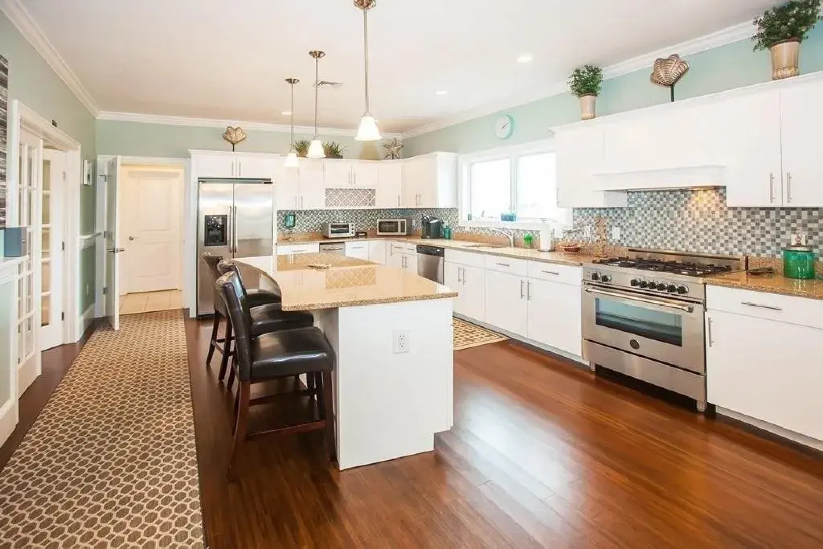 The Beacon Waterfront Inn