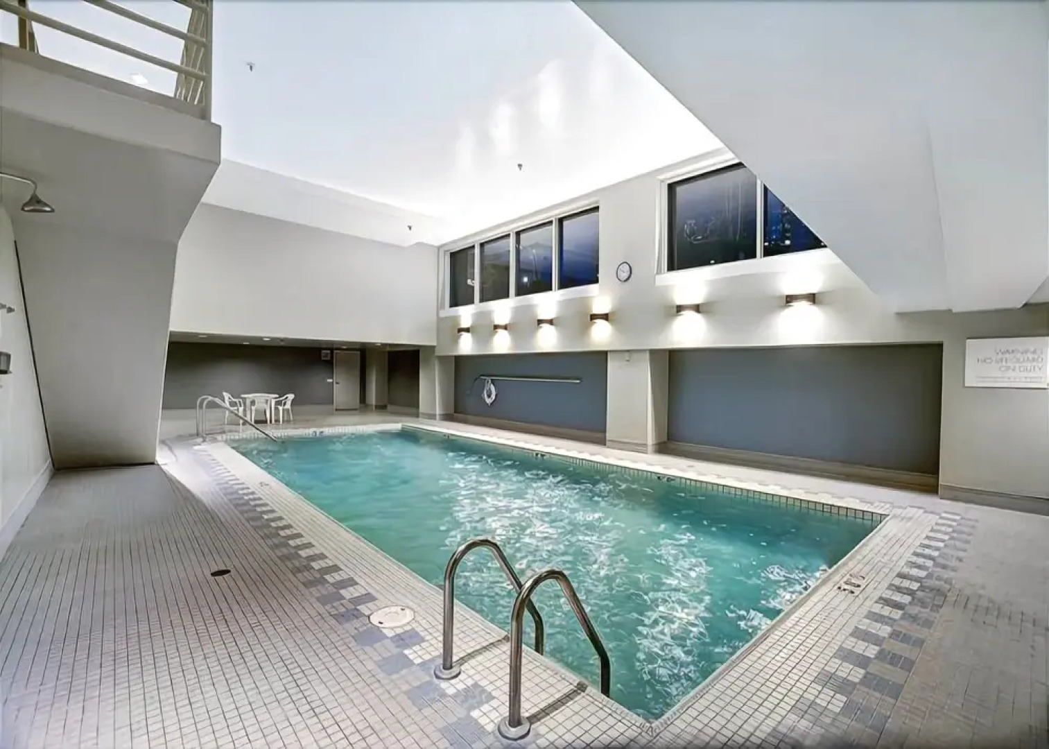 Newmark Elliott Bayview Luxury Suite - Two Bedroom Apartment with Balc