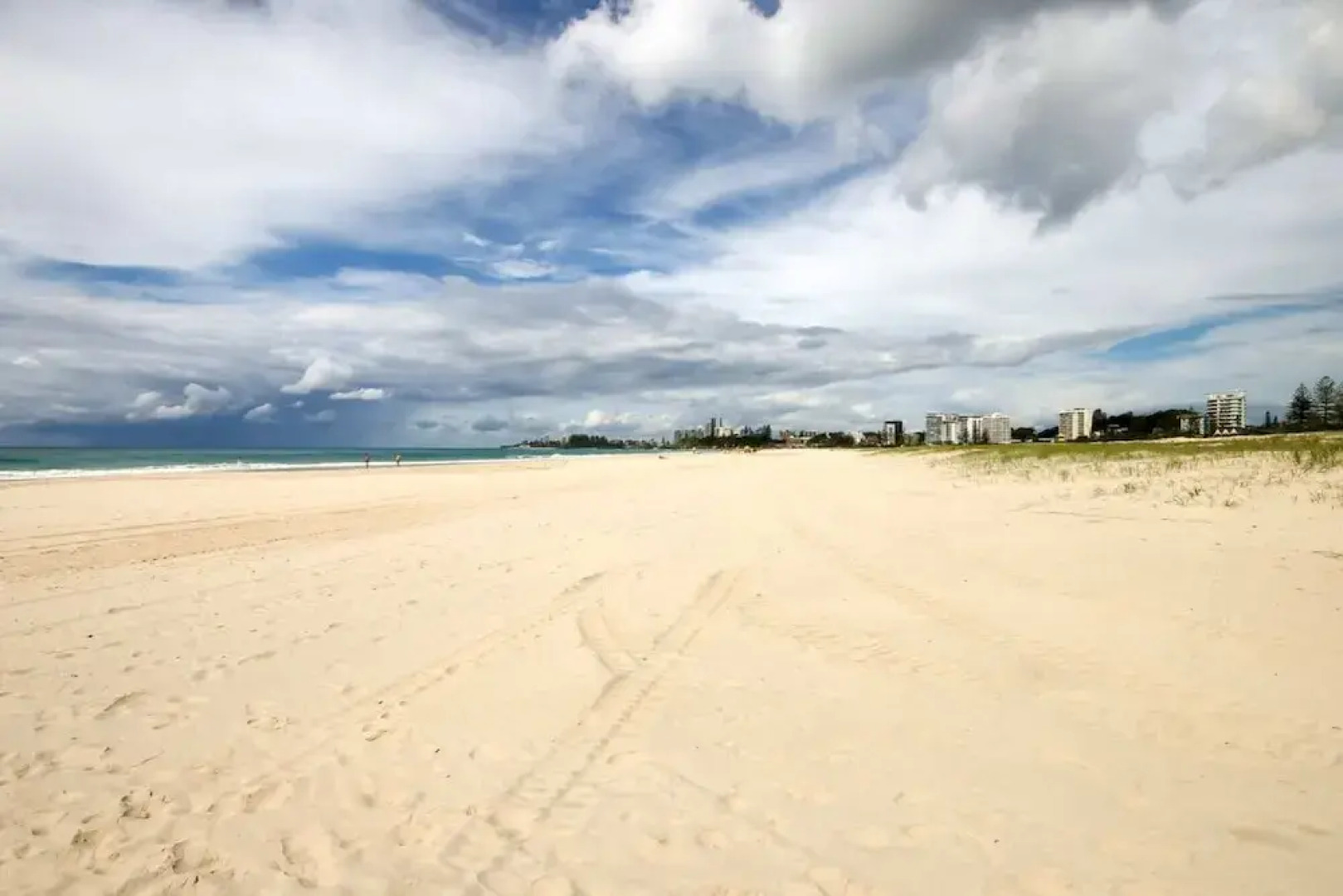 Contemporary 2 Bedroom Beachfront Apartment