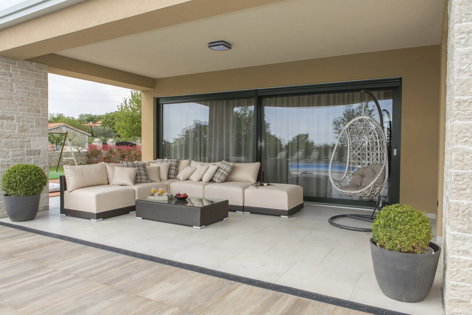 Spacious Villa with Private Pool and Jacuzzi in Porec