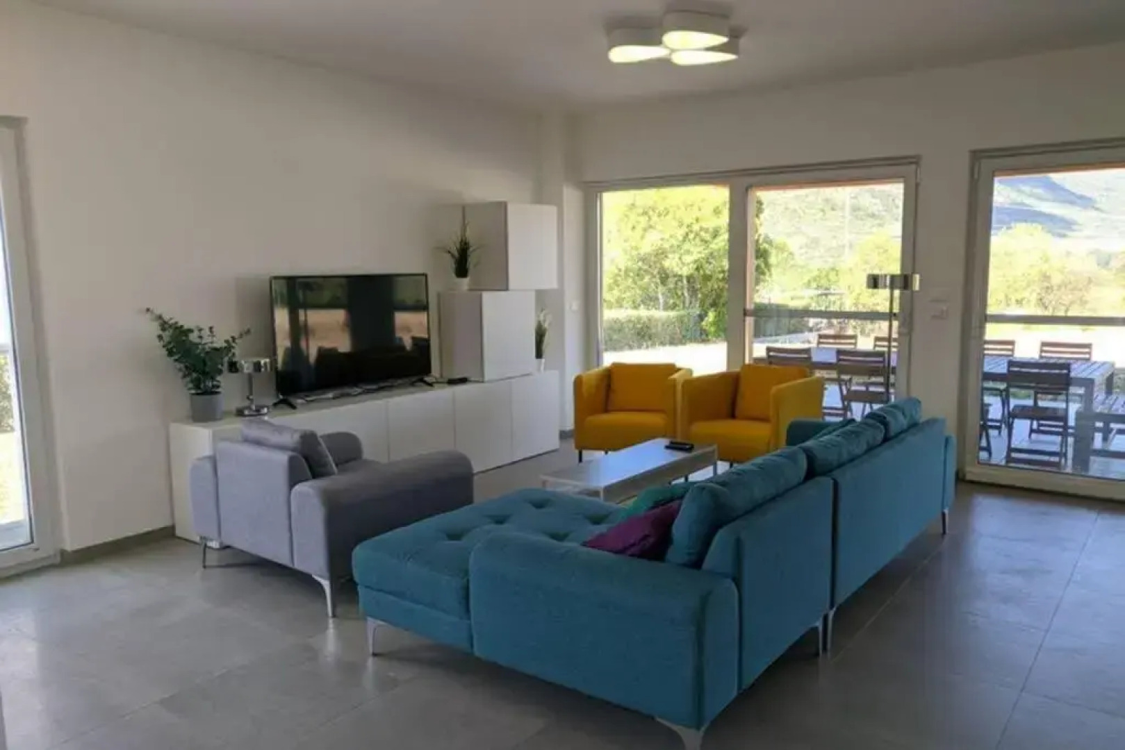 6 bedrooms house with furnished garden and wifi at Corfinio