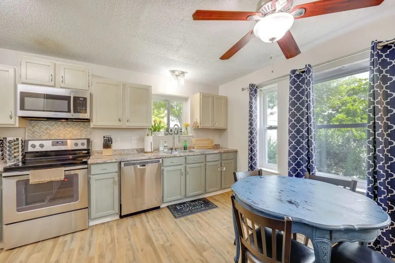 Hot Tub & Game Room: Spacious Live Oak Home!