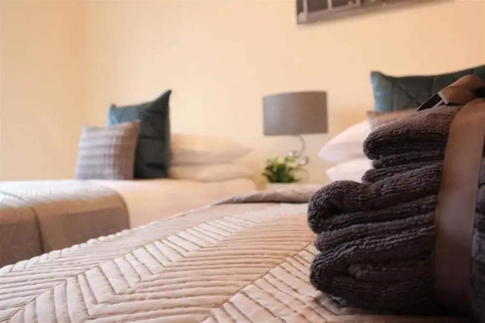 The Glyndwr - Berwyn House - Central Wrexham - Sleeps Up To 6