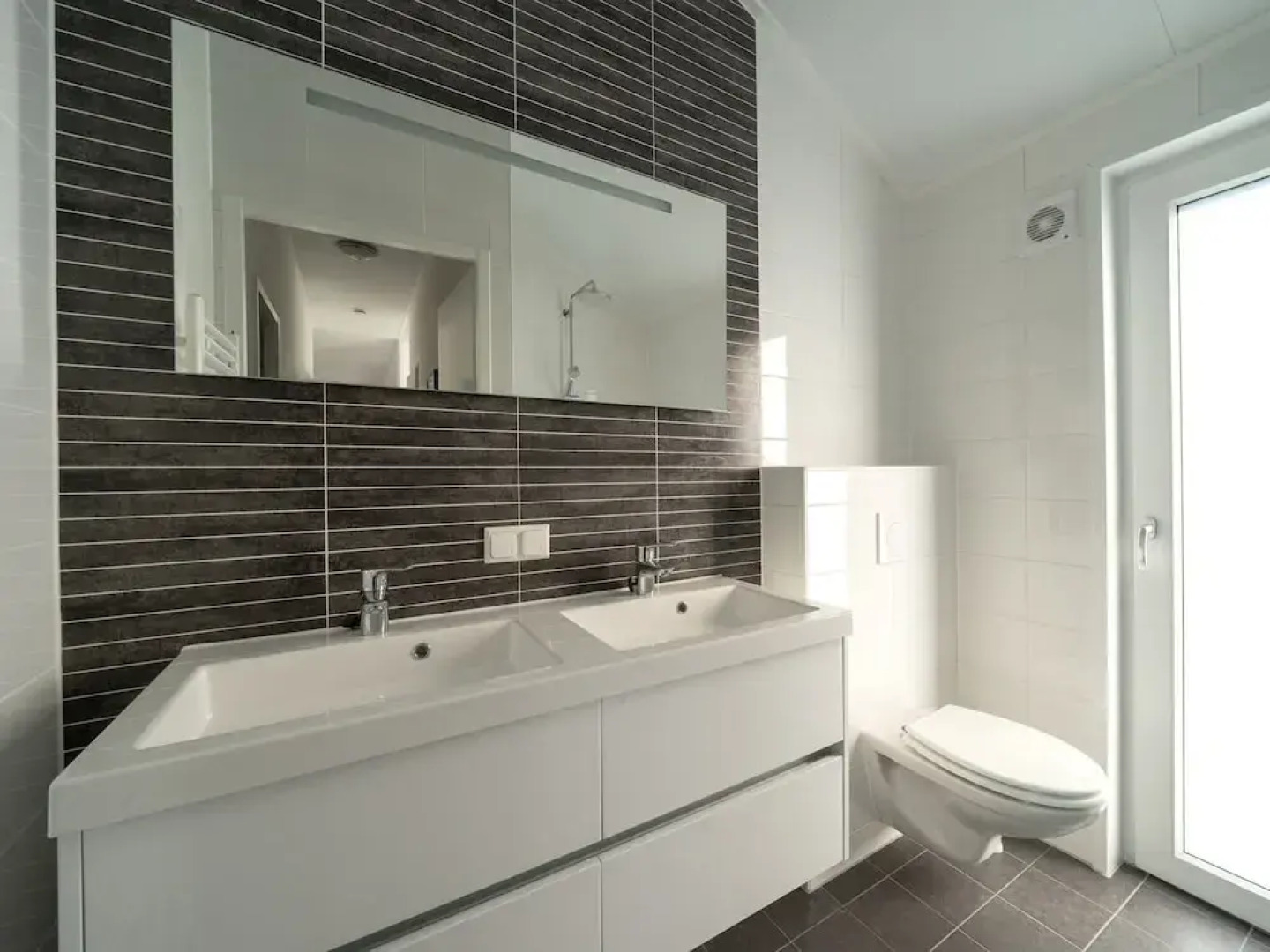 Comfortable Chalet With Microwave, Near Efteling